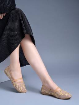 Shoetopia - Gold Embroidered Ballerinas Slip-On