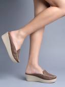 Brown color option, Currently selected