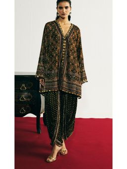 Basanti Kapde aur Koffee - Green Velvet Embroidered Kurta And Dhoti Pant