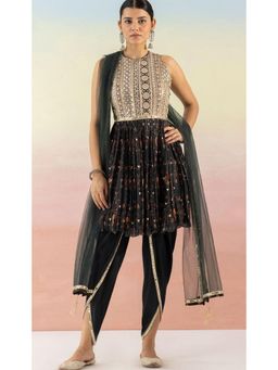 Basanti Kapde aur Koffee - Green Embroidered Kurta And Dhoti Pant With Dupatta