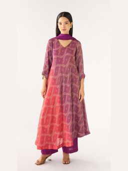 Basanti Kapde aur Koffee - Pink Tissue Embellished Kurta And Pant With Dupatta