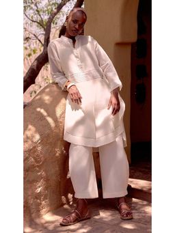 Basanti Kapde aur Koffee - Ivory Essence Cotton Kurta And Pant
