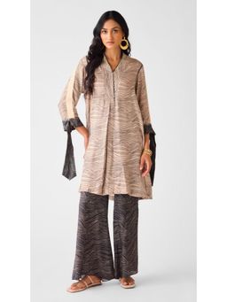 Basanti Kapde aur Koffee - Beige Cotton Silk Kurta and Pant