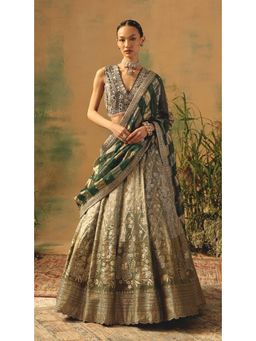 Basanti Kapde aur Koffee - The Olive Blush Lehenga And Stitched Blouse With Dupatta