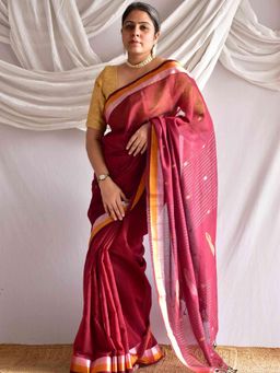 Sundarii - Women Maroon Mul Woven Saree without Blouse