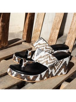 La Fiza - Laraib Embellished Wedges