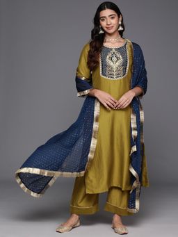 Varanga - Women Pakistani Green Embroidered Kurta With Pant & Dupatta (Set Of 3)