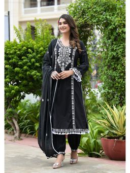 Varanga - Women Pakistani Black Embroidered Kurta With Pant & Dupatta (Set Of 3)