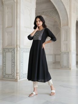Rangita - Women Black Flared Thread Work Kurta