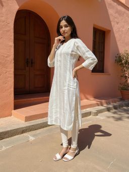 Rangita - Women Off White V-Neck Kurta