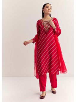 KALKI FASHION - Women Red Printed Kurta with Pant & Dupatta