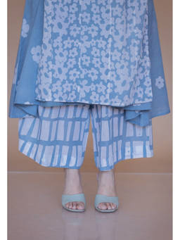 The Indian Ethnic Co. - Aqsa Blue Batik Mulmul Wide Palazzo