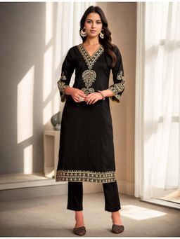 Gahan - Chignon Neckline Floral Embroidered Black Kurta & Pant (Set of 2)