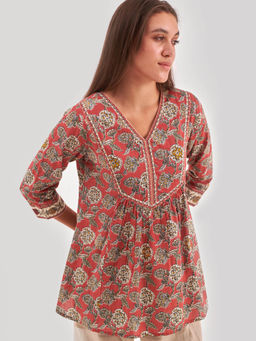 QOMN - Floral Print V-Neck Top