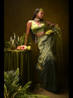 Huts and Looms - Green Solid Organza Saree with Unstitched Blouse