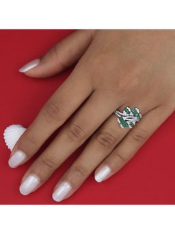 RUHA JEWELS - Regal Diamond Silver Ring (12)