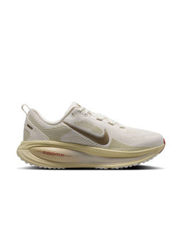 Nike - Womens Vomero 18 Sneakers