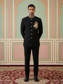 Black color option, Sold out, Currently selected