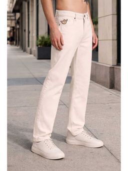 Bene Kleed - Men Ecru Badge Beige Straight Fit Denim Jeans