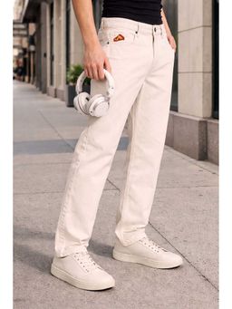 Bene Kleed - Men Ecru Badge Beige Straight Fit Denim Jeans