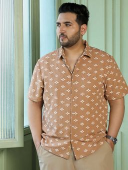 Instafab Plus - Men's Brown Geometric Print Half Sleeves Regular Fit Casual Wear Shirt