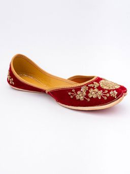 NR by Nidhi Rathi - Embellished Maroon Juttis