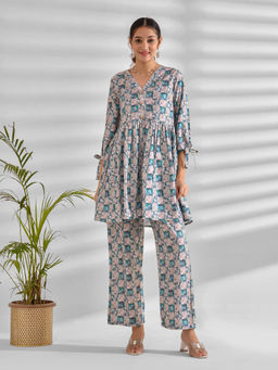 Mokshi - Women Green Floral Printed Rayon Co-Ord (Set of 2)