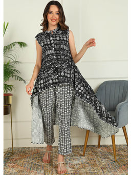 Mokshi - Women Black Geometric Printed Rayon Co-Ord (Set of 2)