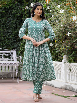 Mokshi - Women Green Floral Printed Cotton Kurta with Pant (Set of 2)