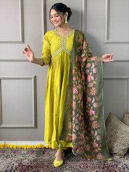 BLACK SCISSOR - Chanderi Viscose Fabric Embroidered Kurta with Bottom and Dupatta (Set of 3)