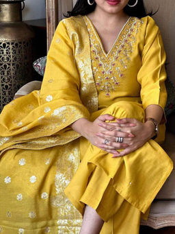 BLACK SCISSOR - Chanderi Viscose Fabric Embroidered Kurta with Bottom and Dupatta (Set of 3)