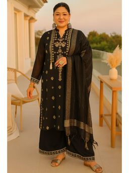CURVES BY TULSATTVA - Black Mandarin Neck Kurta Palazzo With Dupatta