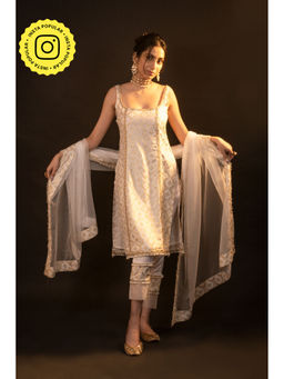 MONK & MEI - Eloise Sleeveless Kurta With Dupatta (Set of 3)