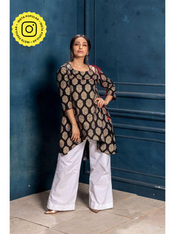 MONK & MEI - Dhvani Women Black Cotton Printed Kurta With Pant