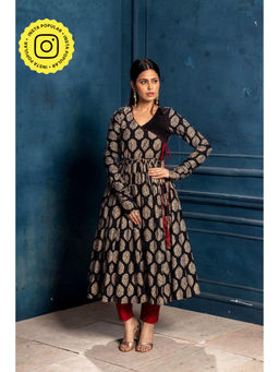 MONK & MEI - Raina Women Black Pure Cotton Printed Kurta With Pant