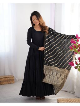 FAST FASHIONS - Black Solid Anarkali Kurta with Pant and Dupatta