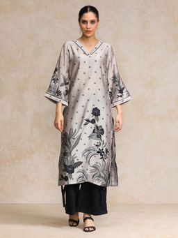 Varanga - Bold Placement Floral Printed V Neck Kurta