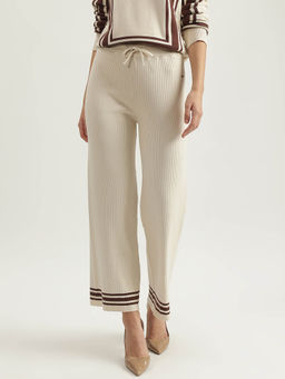 ELLE - Women Cream Solid Relaxed Fit Mid-Rise Trouser