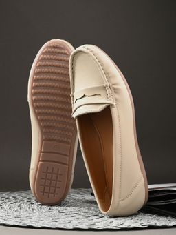CLOG LONDON - Women Beige Slip On Loafers