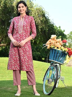 DECKEDUP - Magenta Ethnic Motifs Printed Mandarin Collar Pure Cotton Straight Kurta with Pant
