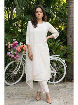 W - Off White Thread Embroidered Chanderi Straight Kurta with Pant And Organza Dupatta
