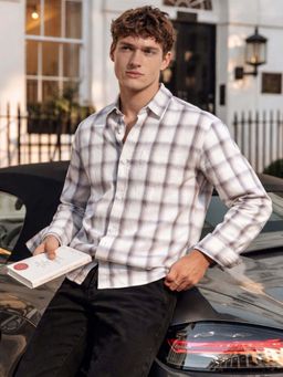 The Indian Garage Co - White Men Slim Fit Checked Cutaway Collar Full Sleeves Shirt