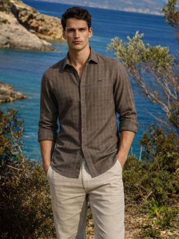 The Indian Garage Co - Khaki Men Slim Fit Textured Cutaway Collar Full Sleeves Shirt