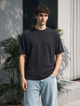 The Indian Garage Co - Black Men Oversized Fit Self Design Crew Neck Half Sleeves T-Shirt