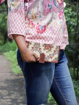 The Clownfish - Glamour Faux Leather Women Passport Wallet - Beige