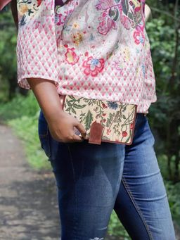 The Clownfish - Glamour Faux Leather Women Passport Wallet - Beige