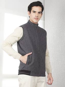 CRIMSOUNE CLUB - Men Black Textured High Neck Sleeveless Bomber Jacket