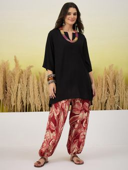 InWeave - Women Black Casual Regular Fit Kurta and Salwar