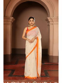 SUTRA CLOTHING - Handloom Off White Pure Cotton Floral Jamdani Saree with Unstitched Blouse