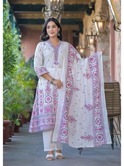 Autumnlane - White V-Neck Three Fourth Sleeves Kurta and Pant and Dupatta (Set of 3)